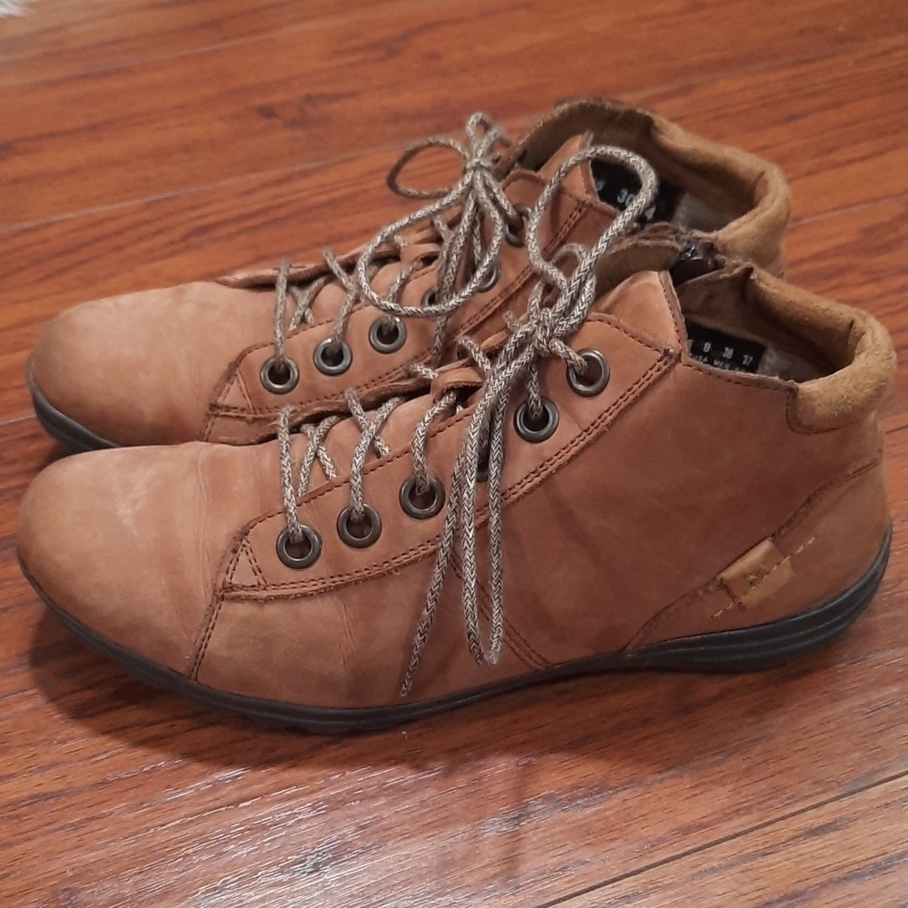 Andrea Brown Suede Zip side Low Boot - Picture 3 of 6